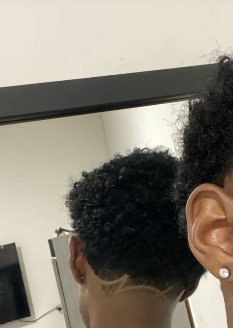 Back Taper Design Haircut, Afro Fade Haircut, Taper Fade Afro, Taper Fade Short Hair, Fade Haircut Designs, Taper Fade Curly Hair, Mens Haircuts Short Hair, Black Hair Cuts, Men Haircut Curly Hair