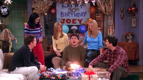 Friends Best Episodes, Joey Birthday, Christina Pickles, Joey And Rachel, Jennifer Aniston Friends, Friends Joey, Chandler Friends, Student Apps, Joey Friends