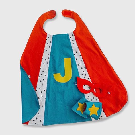 Superhero Costume Toddler, Kids Cape Pattern, Superhero Cape Pattern, Diy Superhero Cape, Kids Capes, Superhero Capes For Kids, Cape Superhero, Boys Cape, Skunk Costume