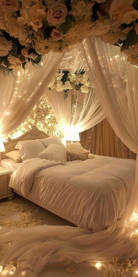 # couple asthetic bedroom Bedroom Ideas Shared Rooms, Romantic Room Aesthetic, Elegant Room Aesthetic, Traditional Girls Bedroom, Farmhouse Style Bedroom Ideas, Marble Bedroom Ideas, Classy Bedroom Ideas, Interior Design Bedroom Ideas, Dream Teen Bedrooms