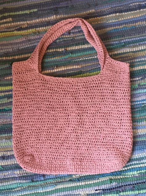 Easy Crochet Tote (Free Pattern) – Patchworked Crochet Market Tote Bag Pattern, Crochet In The Round, Crotchet Stitches, Tunisian Crochet Patterns, Crochet Snowflake Pattern, Crochet Bag Pattern Free, Market Tote Bag, Crochet Market Bag, Crochet Handbags Patterns