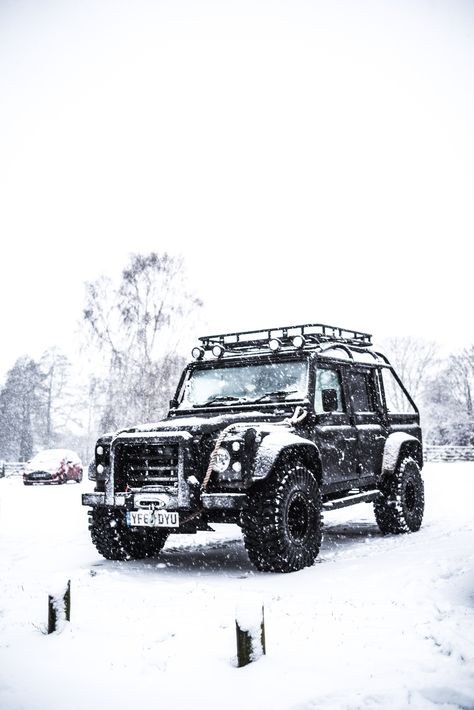 Defender. Snow. Car Photography. Awesome Cars. 4x4 Car In The Snow, Cars In Snow, Car In Snow, 4 Wheel Drive Cars, Defender Land Rover, Car Shots, Snowy Road, Snow Vehicles, Car Snow