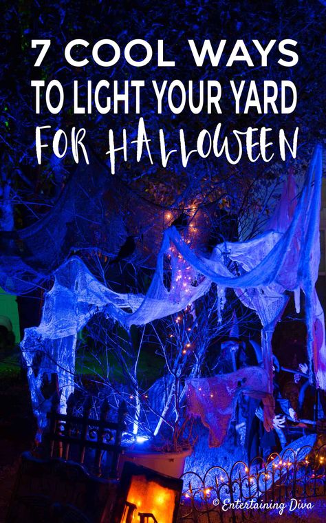 Halloween Yard Haunt, Scary Halloween Yard, Spooky Outdoor Halloween Decor, Halloween Lighting Outdoor, Halloween Chic, Makeup Zombie, Kostuum Halloween, Cheap Diy Halloween Decorations, Halloween Outside