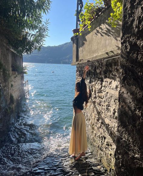 European Summer Outfit, Travel To Europe, Jules Leblanc, Euro Summer, Italy Summer, Lake Como Italy, Photographie Inspo, Summer Wines, Como Italy