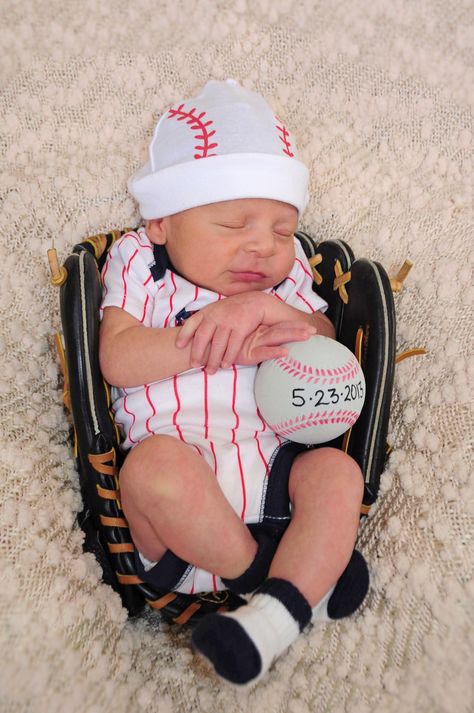 Newborn boy Baseball Infant Photography, Newborn Sports Photos, Baseball Nursery Baby Boy, Baby One Month Photo Ideas, Newborn Boy Photography Ideas, Newborn Baby Boy Pictures, Newborn Boy Photography, Baby Boy Baseball, Baby Boy Newborn Pictures