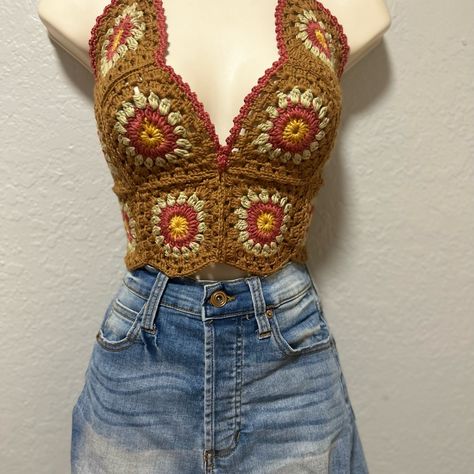 Boho Crochet Top,Granny Square Halter Top,Hippie Festival Crop Top,70s Top,Handmade To Order Handmade Knitted Granny Square Crop Top, The Perfect Summer Accessory For Any Fashionista! Made From High-Quality Yarn And Lovingly Crafted By Hand, This Bustier Is Both Comfortable And Stylish. It's Perfect For A Day At The Beach With Your Favorite High-Waisted Shorts Or Paired With A Cute Skirt For A Night Out. The Top Is Stretchy And Form-Fitting, Making It Suitable For Many Different Body Types. Made Granny Square Bell Sleeve Top, 80s Crochet Top, Crochet Square Tank Top, 70s Inspired Crochet Top, Granny Square Festival Top, Different Types Of Crochet Granny Squares, Crochet Granny Tank Top, Crochet Summer Crop Top, Granny Square Wrap Top