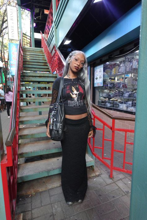Black Women Grunge Aesthetic, Grunge Outfit Black Women, Black Boho Style Outfits, Streetwear Fashion Alternative, Revealing Alternative Outfits, Demon Shorts Outfit, Grunge Dinner Outfits, Goth Black Women Outfit, Punk Rock Show Outfit