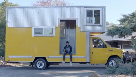 Uhaul Truck, Truck House, Truck Living, Converted Vans, Diy Camper Trailer, Box Truck, Tiny Camper, Moving Truck, Building A Tiny House