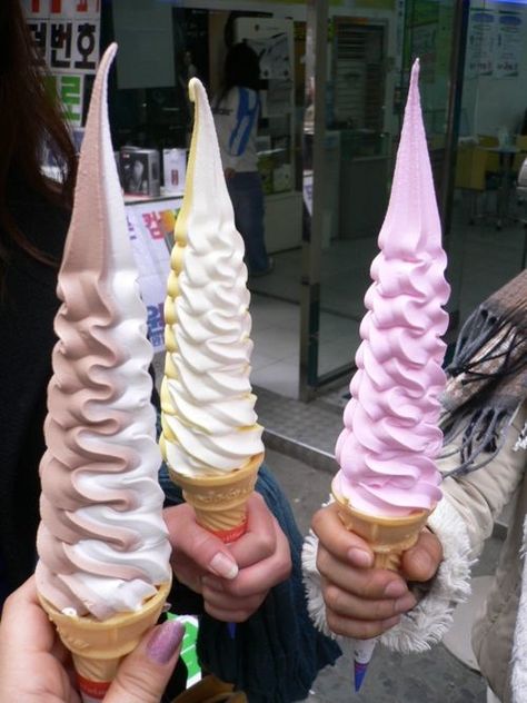 Tall ice cream swirls sweet yummy ice cream dessert ice cream cones Yummy Ice Cream, Love Ice Cream, Läcker Mat, Soft Serve Ice Cream, Milk Shakes, Ice Cream Cones, Deilig Mat, Soft Serve, Frozen Treats