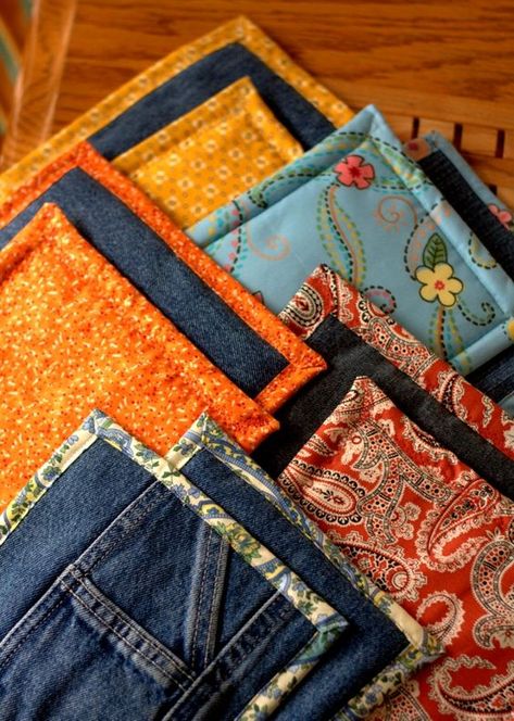 Blue jeans, crafting, craft hacks, repurpose projects, upcycling projects, popular pin, DIY crafts, DIY projects, easy DIY projects. What To Do With Old Jeans, Återvinna Jeans, Blue Jeans Crafts, Jean Crafts, Recycled Jeans, Recycle Jeans, Denim Crafts, Upcycle Projects, Old Jeans