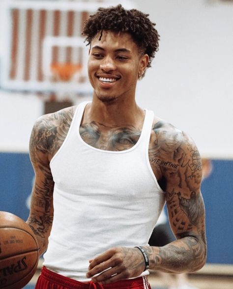 kelly-oubre Nba Players, Tatto Boys, Kelly Oubre Jr, Kelly Oubre, Light Skin Men, Gorgeous Black Men, Cute Black Guys, Black Boys