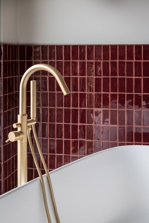 Bordeaux, Red Bathroom Tiles, Bathroom Tile Ideas Small, Small Bathroom Layouts, Red Tile Bathroom, Maroon Bathroom, Small Bathroom On A Budget, Craftsman Beach House, Red Bathroom Ideas