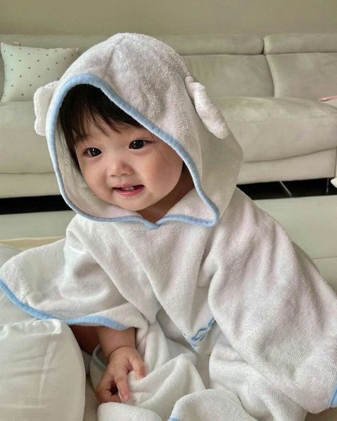 Aww!<3 my asian baby🫶🏽🤗 Asian Baby Boy, طفلة حديثة الولادة, Cute Babies Photography, Baby Boy Pictures, Ulzzang Kids, Cute Asian Babies, Baby Swag, Jung So Min