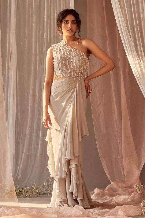 Long Casual Dress, Have Fun With Friends, Drape Sarees, Prom Fashion, Western Gown, Grey Gown, Grey Drapes, Ruffled Gown, Drape Gowns