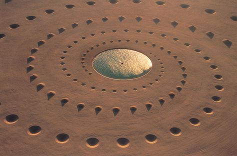 Desert Breath: A Monumental Land Art Installation in the Sahara Desert | Colossal Desert Photography, Photography Series, Colossal Art, Artistic Installation, Desert Art, Earth Art, Modern Crafts, Sahara Desert, Discovery Channel