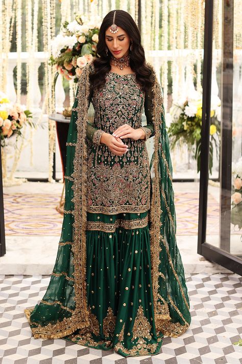 Aisha Imran. Jehan Desi Wedding Table Decor, Mehndi Guest Outfit, Pakistani Wedding Guest Outfits, Green Gharara, Mendhi Outfit, Pakistani Mehndi Dress, Desi Fits, Pakistani Mehndi, Mehndi Outfit