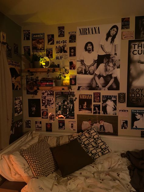 Fake Vines, Grunge Bedroom, Rock Room, Zimmer Diy, New Facts, Today I Learned, Fyp Aesthetic, Tiktok Fyp, Camera Vintage