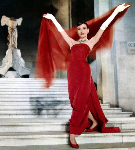 Couture, Funny Face Audrey Hepburn, Funny Face Audrey, Audrey Hepburn Givenchy, Funny Face 1957, Audrey Hepburn Funny Face, Audrey Hepburn Outfit, Audrey Hepburn Dress, Audrey Hepburn Movies