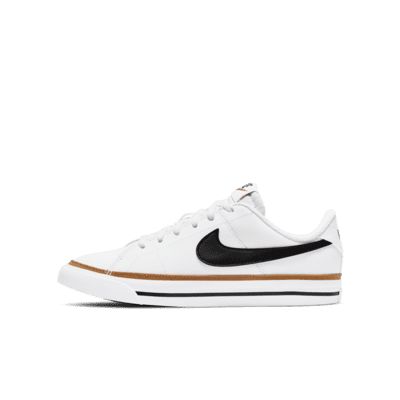 Nike Big Kids Shoes, Outfits Blanco, Office Wear Outfit, Nike Court Legacy, Tennis Style, White Nike Shoes, Tenis Nike, Nike Outlet, Old Shoes
