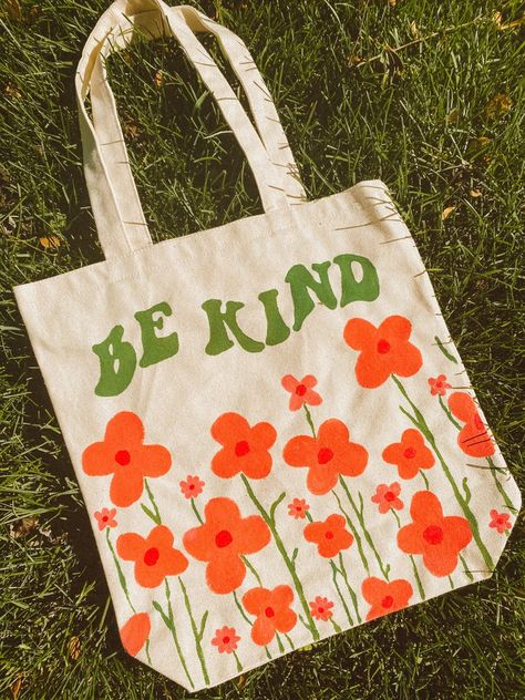 Canvas Bag Drawing Ideas, Diy Summer Tote Bag, Painting Canvas Bags Diy, Painting Totes Ideas, Painted Totebag Ideas, Diy Totebag Paint, Cute Bag Painting Ideas, Painting On Bags Ideas Aesthetic, Tot Bag Painting Ideas