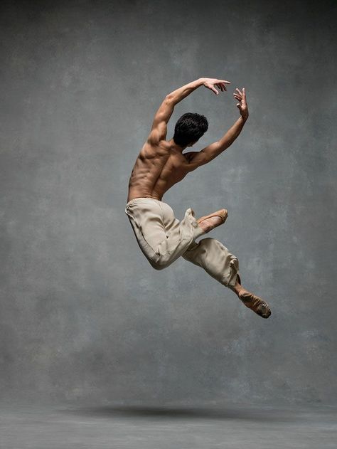 15  Breathtaking Photos Of Dancers In Motion Reveal The Extraordinary Grace Of Their Bodies Modern Dans, Male Ballet Dancers, Dance Project, Male Dancer, Dance Movement, Foto Tips, Poses References, Human Poses, Figure Drawing Reference