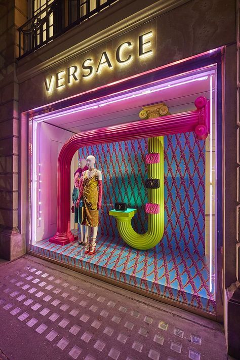 Visual Merchandising Window Displays, Unique Window Display, Neon Mannequin, Versace Window Display, Colorful Window Display, Visual Merchandising Ideas, Visual Merchandising Display, Display Visual Merchandising, Vitrine Design