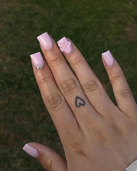 Short Acrylic Nails With Acrylic Flower, Short Soft Pink Nails Designs, Short Nails Birthday Pink, Pink Nails Birthday Short, Cute Short Nails With Flowers, Short Acrylic Nails Natural Pink, Short Nail 3d Flower, Square Medium Acrylic Nails Designs, Light Pink Nails With Gems Short