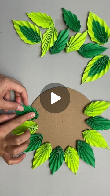 Easy Fall Paper Crafts, Handmade Wall Hangings Crafts Ideas, Paper Craft Wall Hanging Ideas, Paper Leaves Diy Tutorials, Handmade Wall Hanging Crafts With Paper, Wall Hanging Craft Ideas With Paper, Wall Hanging Diy Paper For School, September Craft Ideas, Crafts For September