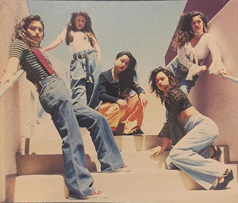 Chicano fashion 90s 90s Latina Fashion, 90s Latina, Jamel Shabazz, Estilo Chola, Style Année 90, Chola Style, Chicana Style, Mexican Fashion, Latina Fashion