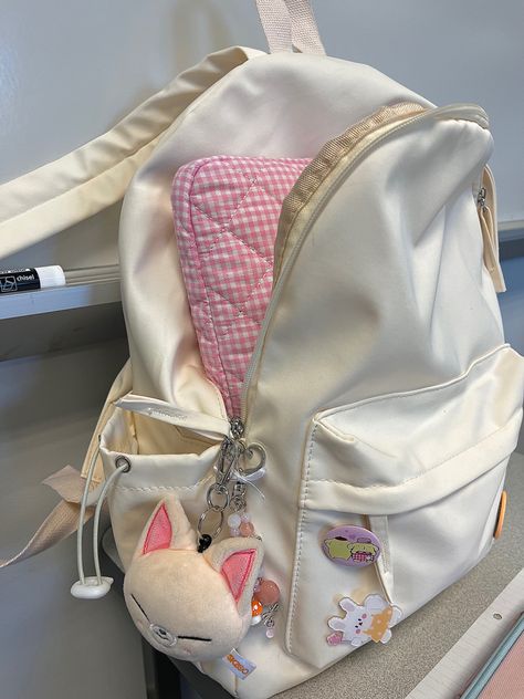 K Pop Backpack, Backpack Inspo School, Bagpack Aesthetic, Cute Backpacks Aesthetic, Aesthetic Backpacks For School, Coquette Backpack, Aesthetic Bags For School, School Backpacks Aesthetic, Mochila Aesthetic