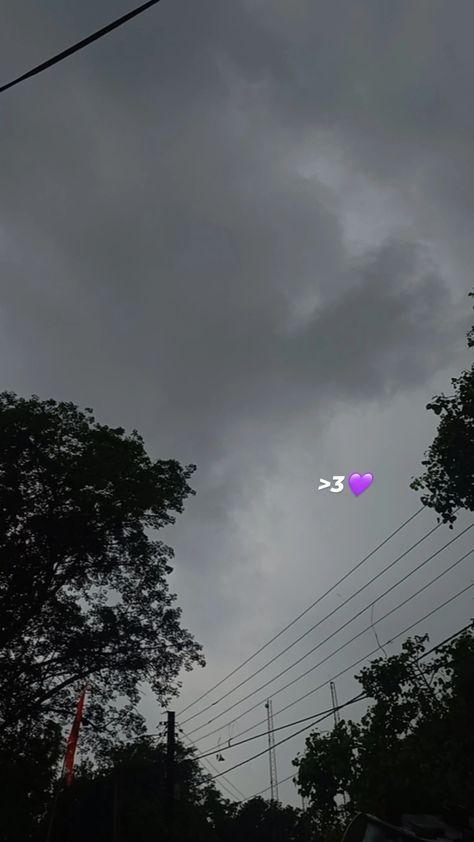 Rainy weather ⛈️ Rainy Shadow Pics, Nature, Rainy Clouds Snapchat Stories, Rainy Weather Snapchat Stories, Rainy Pictures Aesthetic, Rainy Sky Snap, Weather Pics Sky, Rainy Weather Pictures, Fake Rain Snap