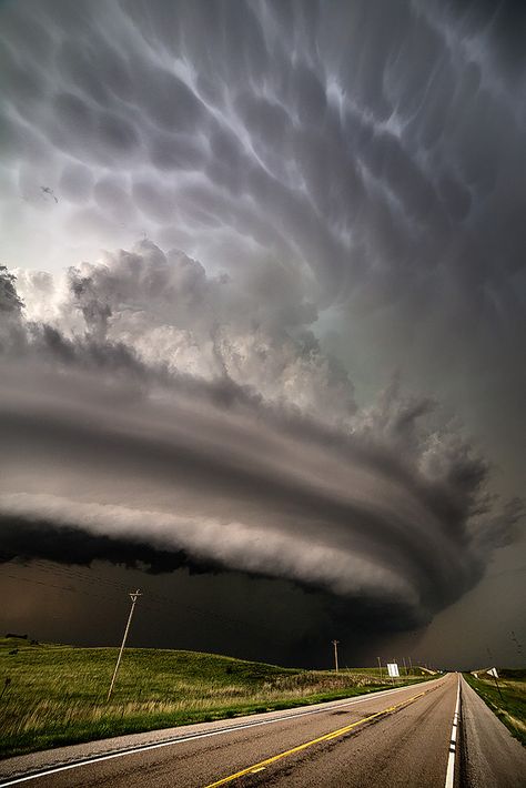 monster supercell, burwell, nebraska | nature + weather photography Storm Clouds, Meteorology, Supercell Thunderstorm, Cloud Formations, Matka Natura, Wild Weather, Weather Photos, Stormy Weather, Alam Yang Indah