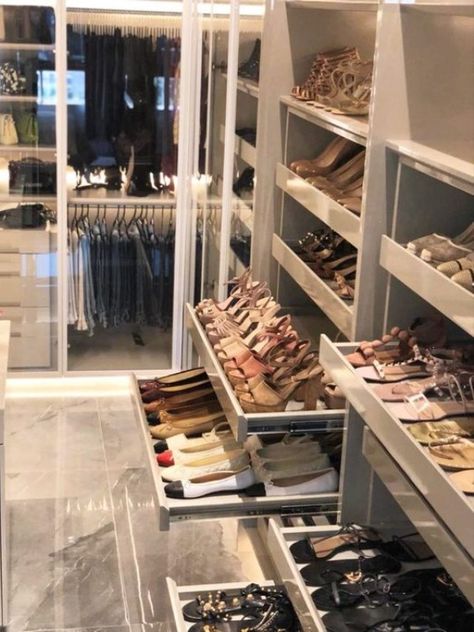 Shoes Organizer Ideas Closet, Walk In Closet Organization, Master Closet Design, Dressing Room Closet, Dream Closet Design, Beautiful Closets, Walk In Closet Design, Closet Renovation, Luxury Closets Design