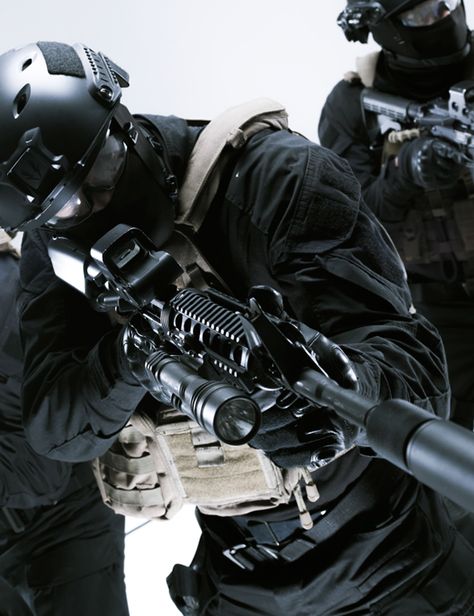 Ghost Soldiers, Swat Police, Army Couple, Swat Team, Military Special Forces, Special Force, Special Ops, Us Soldiers, Military Gear