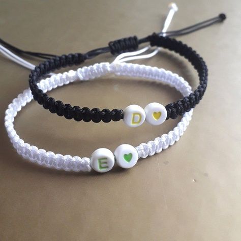 Diy gifts for him Cute Couple Accessories, Bead Initial Bracelet, Matching Homemade Bracelets For Couples, Valentine Day Gift Ideas For Him, Friendship Bracelets Bf And Gf, Relationship Bracelets Matching, Friendship Bracelets Initials, Boyfriend Gifts Bracelets, Matching Thread Bracelets For Couples