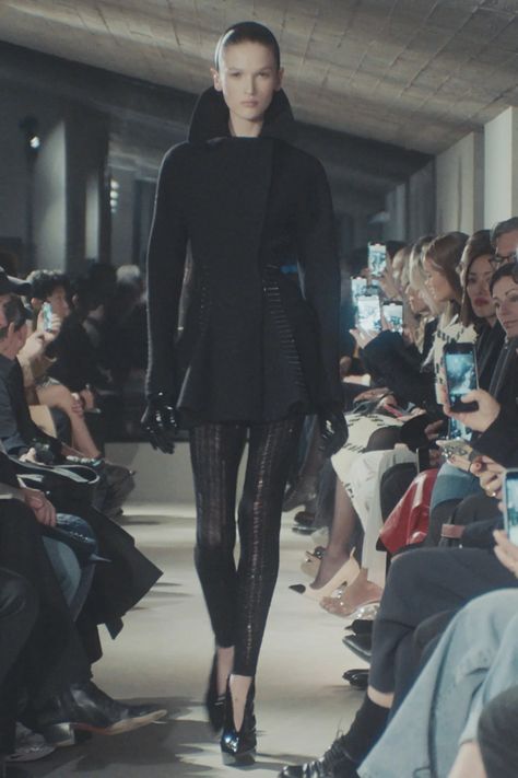 Black Outfits, Haute Couture, Stylish Clothes, Fall 2023 Ready To Wear, Pre Fall Fashion, 2023 Rtw, Ball Skirt, 2023 Ready To Wear, Azzedine Alaia