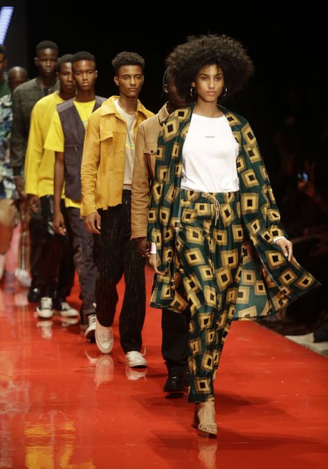 In beeld: ontdek het rijke aanbod Afrikaanse mode op Arise Fashion Week Milan, Black Women, Tinie Tempah, Afrikaanse Mode, Capsule Collection, Fashion Pictures, African Print, Academic Dress, Fashion Week