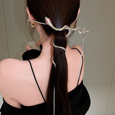 NICENEEDED Snake Hair Sticks Hair Chopsticks, Tassels Metal Distortion Vintage Punk Hairpin, Retro Silver Hair Barrette Hair Pin Headwear Hairstyle Hair Accessories for Long Hair Women Girls Snake Braid, Decorative Hair Pins, Snake Hair, Chopstick Hair, Hair Accessories Clips, Chinese Hairstyle, Hair Reference, Hair Sticks, Hair Barrettes