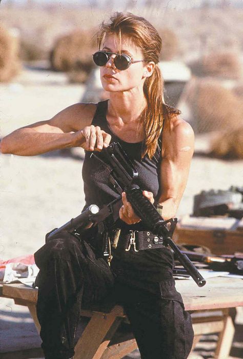 Sarah Connor (Linda Hamilton) Terminator 2: Judgement Day Linda Hamilton Terminator 2, Linda Hamilton Terminator, Linda Hamilton, Terminator Movies, Sarah Connor, Tough Girl, Female Soldier, James Cameron, Movies And Series