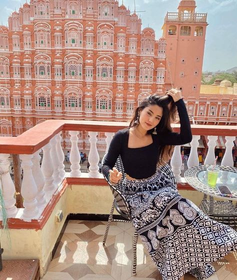 Jaipur Clothes Fashion, Rajsthan Travel Outfits, Outfit Ideas To Wear In Jaipur, Boho Traditional Outfits, Outfits To Wear In Rajasthan Trip, Dresses For Jaipur Trip, Outfits To Wear In Jodhpur, Jodhpur Outfit Women, Kolkata Outfits Travel