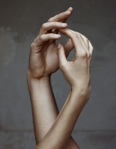 Hand Fotografie, Ballerina Hands, Erwin Olaf, Hand Photography, Hand Pose, Hand Drawing Reference, Hand Photo, Body Photography, Hand Reference