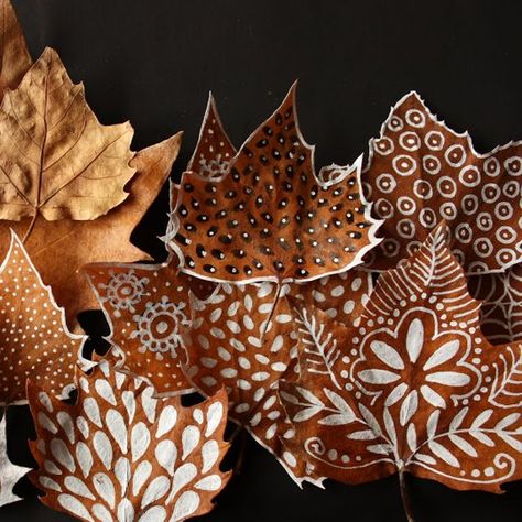 Cheap, Easy DIY Decorating Idea: Craft with Painted Fall Leaves | Apartment Therapy Land Art, Kerajinan Diy, Hantverk Diy, Paper Leaves, Autumn Crafts, Painted Leaves, Nature Crafts, Leaf Art, On Display