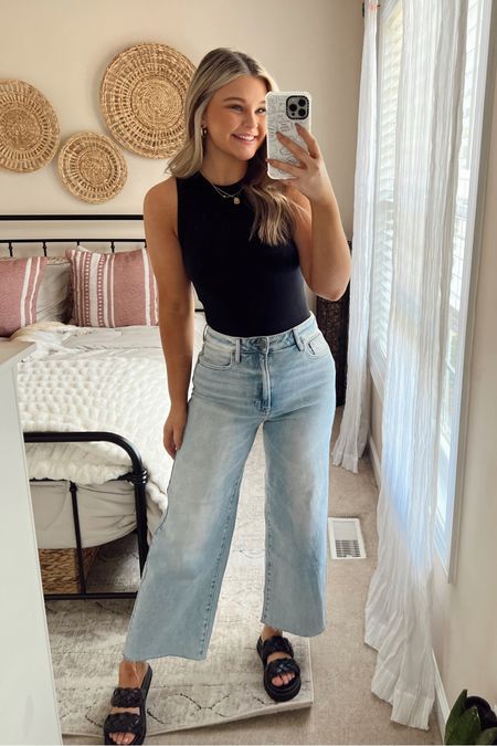 Outfits With Mom Jeans Summer, Casual Summer Teacher Outfits, Summer School Teacher Outfits, Modest Outfits Spring, Spring Dressy Outfits, Spring Color Outfits, Cute Church Outfits For Summer, College Grad Outfit, Spring Church Outfit