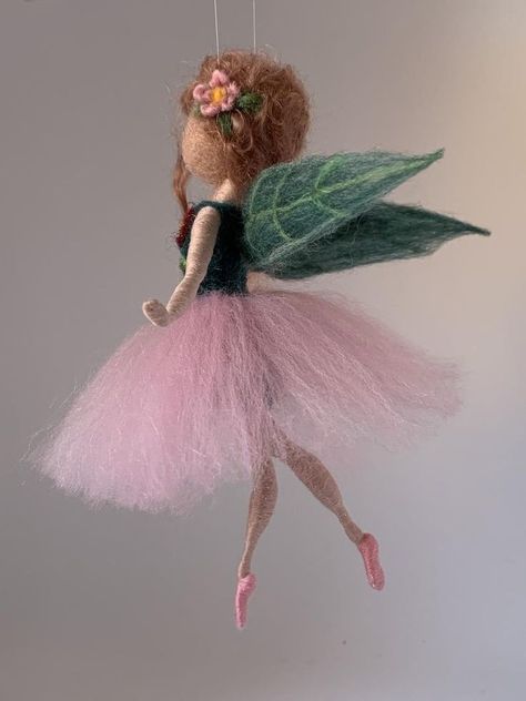 Fairy Diy Crafts, Felted Fairy, Felt Angel, Needle Felting Diy, Needle Felted Christmas, Felted Wool Crafts, Yarn Dolls, Fairy Art Dolls, Doll Diy Crafts