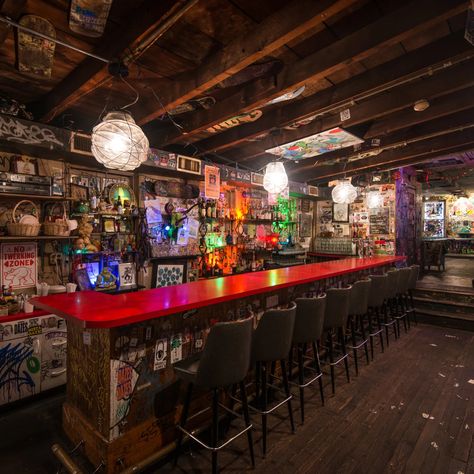 Best Dive Bars in America - Men's Journal Bar Background Design, Pizza Restaurants Interiors, Home Dive Bar Ideas, Basement Dive Bar Ideas, Nyc Dive Bar Aesthetic, Basement Dive Bar, Sports Bar Aesthetic, Rock Bar Design, Old Bar Aesthetic