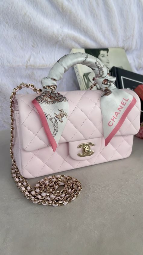Chanel Collection Bag, Expensive Bags, Channel 22, Ladies School Bag, Bags For School, Channel Bags, Bags For Ladies, Vintage Chanel Bag, Expensive Bag