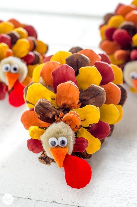 Fall Diy Reef, Fall Art Crafts For Middle School, Dinosaur Kids Crafts, Fall Crafts For Seniors Assisted Living, Thanksgiving Day Crafts For Kids, Thanksgiving Day Crafts, Pinecone Turkeys, Acorn Craft, Thanksgiving Crafts Decorations