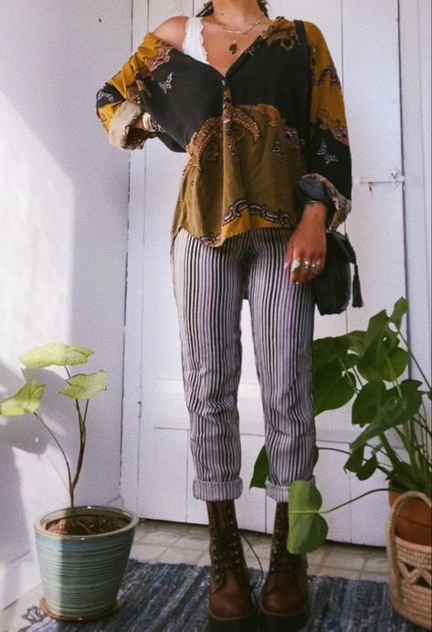 Boho Chic Edgy outfit, Dr. Martens, Thrift Edgy Hippy Outfits, Casual Fall Outfits Alternative, Boho Chic Concert Outfit, Chic Doc Martens Outfit, Boho Chic Edgy Outfits, Gen Z Boho Fashion, Boho Grunge Fall Outfits, Loose Boho Outfit, Thrifty Boho Outfits