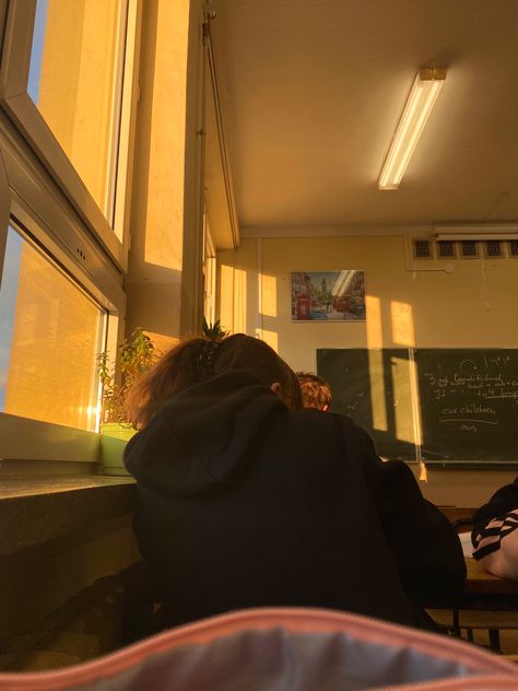 Classroom Crush Aesthetic, September Aesthetic School, Back To School Autumn Aesthetic, History And English Aesthetic, Sunset School Aesthetic, School Sunset Aesthetic, School Playlist Cover Aesthetic, Highschool Girl Aesthetics, School Aesthetic College