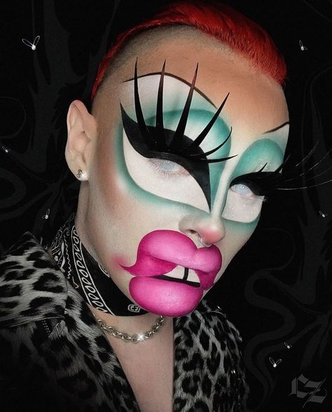 Drag Smokey Eye, Crazy Cool Makeup, Bad Makeup Looks, Hard Makeup Looks, Drag Queen Makeup Looks, Goth Drag Makeup, Goth Drag Queen, Makeup Ideas Crazy, Drag Eye Makeup